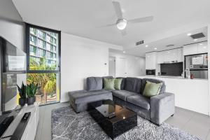 Central Apt Close to Hospital with Pool and Car Park!