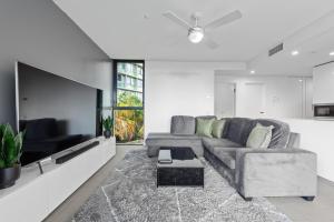 Central Apt Close to Hospital with Pool and Car Park!