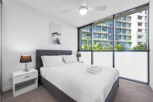 Central Apt Close to Hospital with Pool and Car Park!