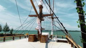 Gallia Phinisi Batam