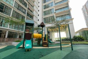 Mount Austin AtariGame and Neflix 9pax balcony Palazio