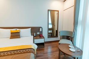 Golden Crown Hotel Long Bien