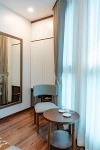 Golden Crown Hotel Long Bien