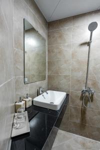 Golden Crown Hotel Long Bien