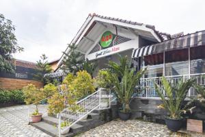 Urbanview Alza by RedDoorz