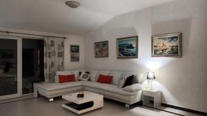 Lustica-Apartment Dora2