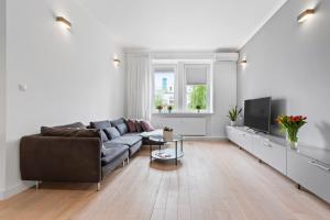 The Very Center of Warsaw, Plac Dabrowskiego