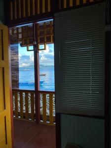 Three Ken Homestay & Cafe - Priváty, Manado