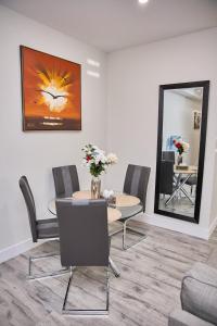 Brand-new three bedroom guest suite in the desirable neighbourhood