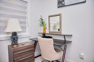 Brand-new three bedroom guest suite in the desirable neighbourhood
