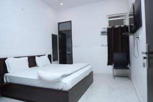 Om pushp residency