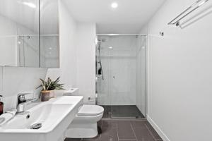 Stylish 1BR - Lv26 with Mountain Views, Pool and Park