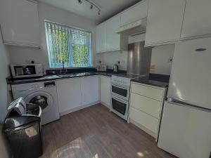 7 Berth Chalet Nearby Hemsby Beach In Norfolk Ref 18168B