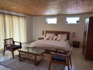 Trim cottage