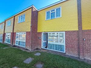 Fantastic Chalet In Hemsby Near To The Beach In Norfolk Ref 18167B - Ubytování bez kategorie ve městě Hemsby