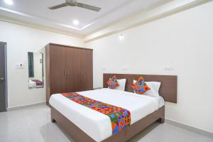 FabHotel Frendz - Nr Hitech City Metro Station