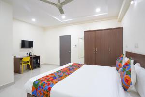 FabHotel Frendz - Nr Hitech City Metro Station