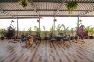 FabHotel Frendz - Nr Hitech City Metro Station