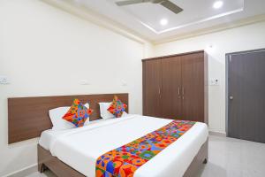 FabHotel Frendz - Nr Hitech City Metro Station