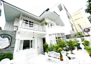 RQ THEVA Heritique Baan Praya Dinsor Road