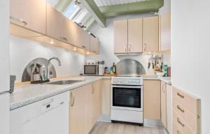 Awesome Home In Glesborg With Wifi