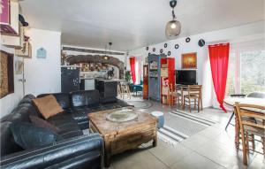 Maisons de vacances Gorgeous Home In Barnas : photos des chambres