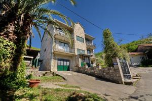 4 star apartament Apartments Dinko Zifra Tivat Muntenegru