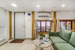 Glass House 1BHK Khar W by The Bombay Home Company