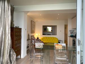 Appartement rénové avec jardin, WIFI, parking à 750m de la plage à Perros-Guirec - FR-1-368-452