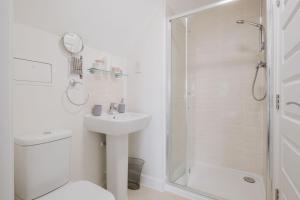 Fantastic brand new 4 bed house