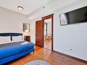 3 Bed Vintage Condo in Chicagolands Trendy Berwyn condo