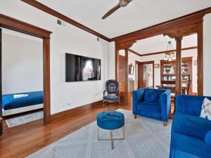 3 Bed Vintage Condo in Chicagolands Trendy Berwyn condo