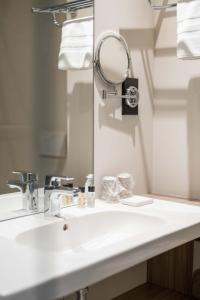 Twin Room with Private Bathroom room in Hof van Stayen
