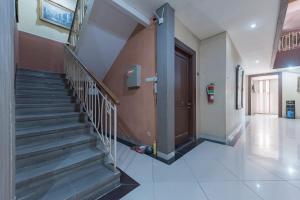 RedDoorz at La Mega near Pasar Pagi Cirebon