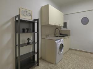 Modern 1BDR Apartment with Balcony