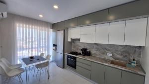 Bright Gray Нові затишні апартаменти біля центру - 4hvězdičkové hotely ve městě Ternopil