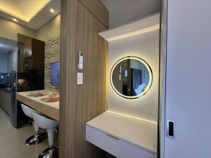 Home of Mari in Shore 2 Residences Room 10107 near Airport, SM MOA, US Embassy Manila by Prime Stay MOA