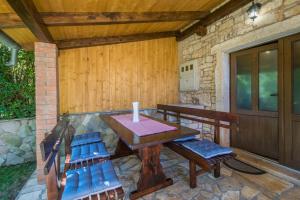 Villa Ladonja, a charming and cozy villa in a rustic setting