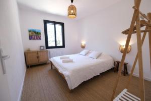 Villas charming house with private pool in lagnes, near isle sur la sorgue, in the luberon, in Provence, for 8 people : photos des chambres