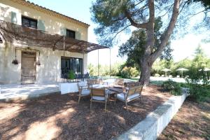 Villas charming house with private pool in lagnes, near isle sur la sorgue, in the luberon, in Provence, for 8 people : photos des chambres
