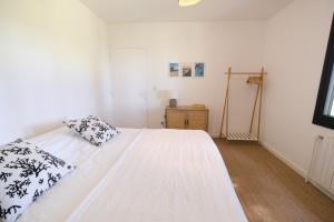 Villas charming house with private pool in lagnes, near isle sur la sorgue, in the luberon, in Provence, for 8 people : photos des chambres