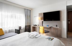 Deluxe Privilege Room with One Double Bed and Sofa Bed room in Novotel The Hague World Forum