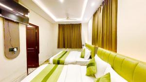 HOTEL PREMIUM K-P Near Mansa mata Temple and Railway station -Fully Air conditioned Rooms with Wifi-LIFT and Restaurant- A Top Rated Hotel In Haridwar