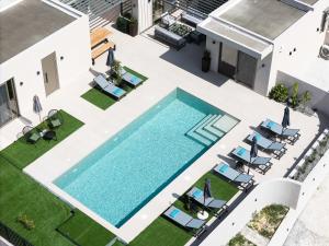 Lynx Villa - Sculpted in Light & Nature by etouri