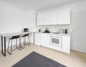 Studio lumineux avec balcon privé et parking