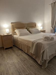 Spiti Skiathos town