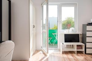 Okęcie Comfy Stay Studio by BookingHost