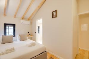 Figueirôa Four Houses by DAHome