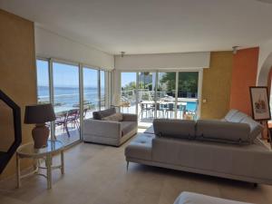 Maisons de vacances Cannes Super Cannes Golfe-Juan - Vue mer exceptionnelle mediterranee Cap d'Antibes- Villa Alamp - 4 a 6 chambres 6 sdb 7 wc - piscine - Superbe rooftop sans vis-a-vis - grand living - Possibilite Courts sejours - : photos des chambres