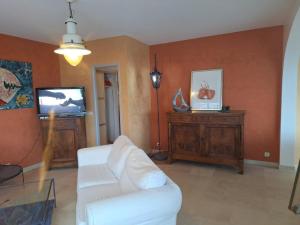 Maisons de vacances Cannes Super Cannes Golfe-Juan - Vue mer exceptionnelle mediterranee Cap d'Antibes- Villa Alamp - 4 a 6 chambres 6 sdb 7 wc - piscine - Superbe rooftop sans vis-a-vis - grand living - Possibilite Courts sejours - : photos des chambres